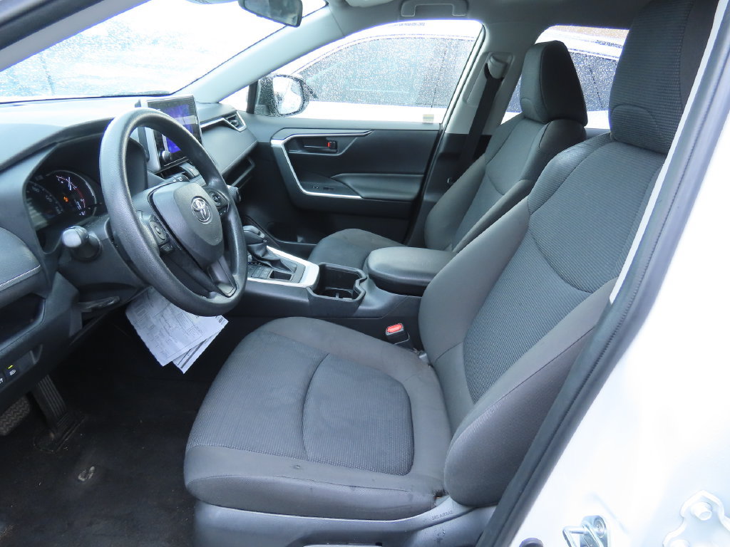 Used 2023 Toyota RAV4 LE AWD/4WD image 10