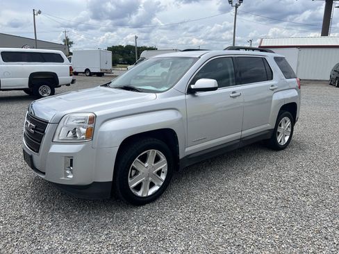 Used 2011 GMC Terrain SLE w/ Convenience Package FWD image 3