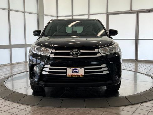 Used 2017 Toyota Highlander LE AWD/4WD image 2