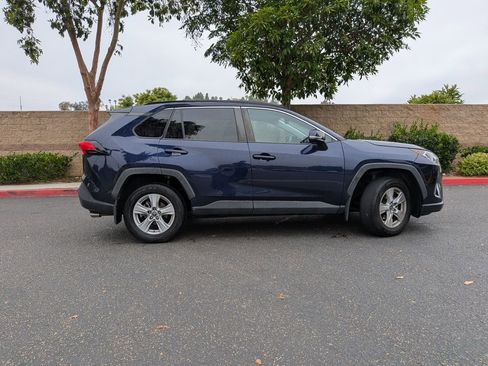 Used 2021 Toyota RAV4 XLE w/ Convenience Package FWD image 9