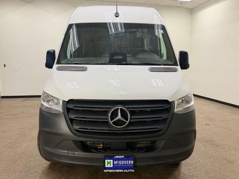 Used 2025 Mercedes-Benz Sprinter 2500 image 10