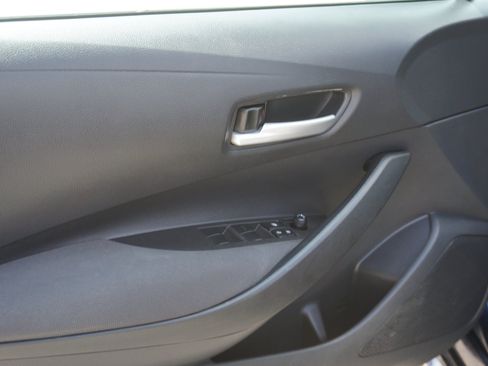 Used 2020 Toyota Corolla LE FWD image 12