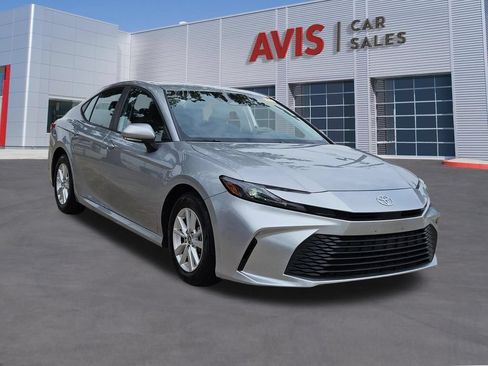Used 2025 Toyota Camry LE FWD image 9