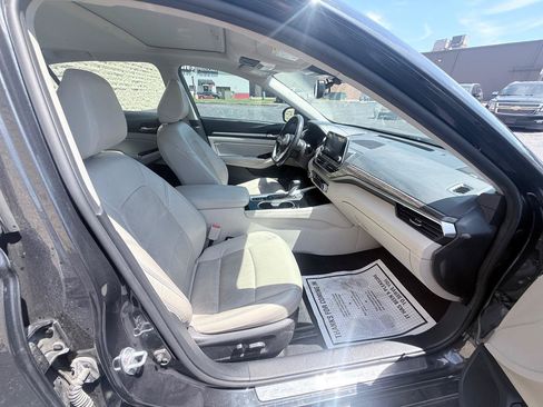Used 2022 Nissan Altima 2.5 Platinum AWD/4WD image 11