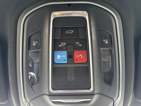 Used 2024 Jeep Grand Cherokee L Laredo image 8