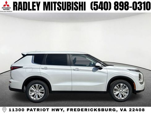 New 2026 Mitsubishi Outlander ES image 6