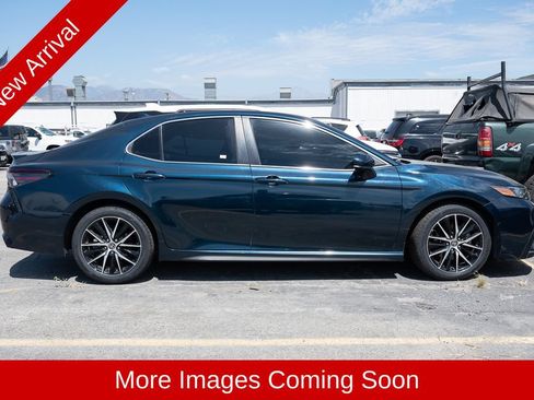 Used 2021 Toyota Camry SE FWD image 2