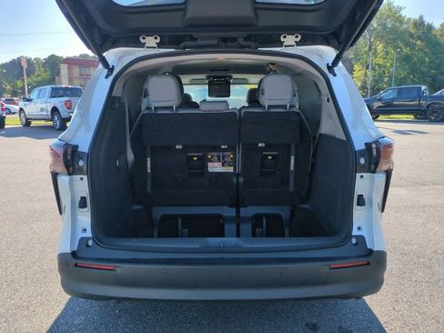 Used 2023 Toyota Sienna XLE FWD image 32