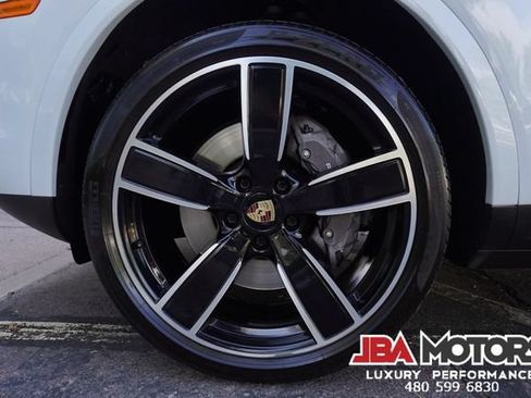 Used 2023 Porsche Cayenne AWD/4WD image 30