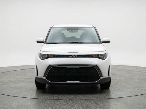 Used 2025 Kia Soul LX w/ LX Technology Package image 2