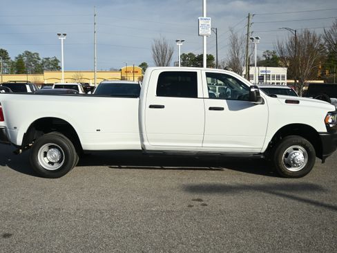 Used 2024 RAM 3500 Tradesman image 16