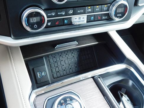 Used 2024 Ford Expedition Limited image 48