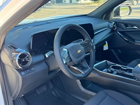 New 2026 Chevrolet Equinox LT w/ LPO, Floor Liner Package image 11