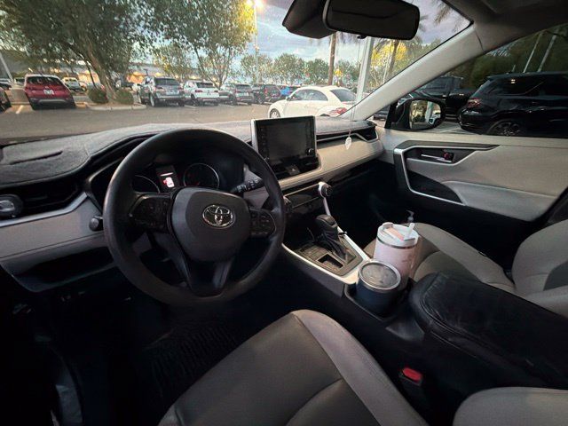 Used 2019 Toyota RAV4 XLE w/ Convenience Package FWD image 6