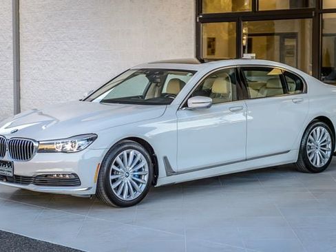 Used 2018 BMW 740i image 6