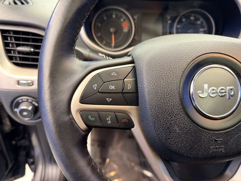 Used 2016 Jeep Cherokee 75th Anniversary AWD/4WD image 16