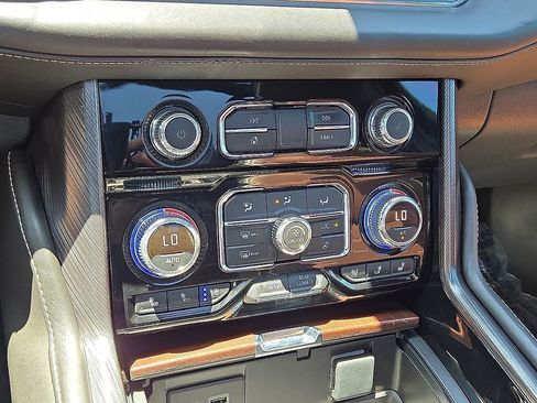Used 2023 GMC Yukon Denali Ultimate AWD/4WD image 32