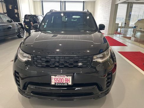 Used 2025 Land Rover Discovery Dynamic SE AWD/4WD image 2
