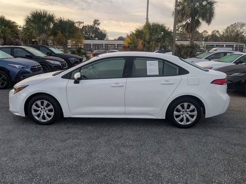 Used 2025 Toyota Corolla LE image 7