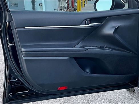 Used 2022 Toyota Camry SE image 20