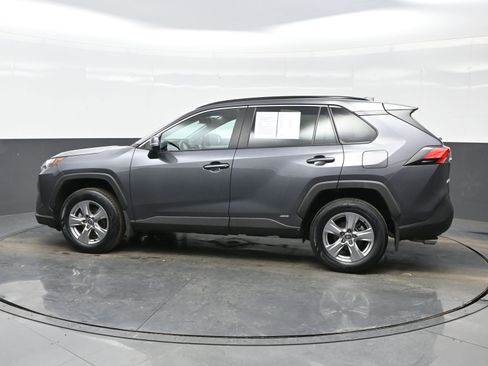 Used 2022 Toyota RAV4 XLE w/ Convenience Package image 3