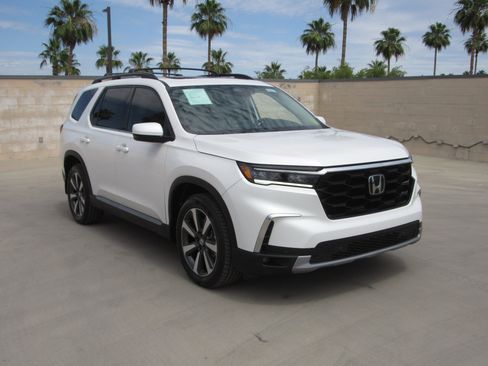 Certified 2024 Honda Pilot Touring image 2