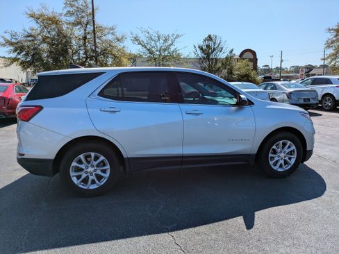 Used 2020 Chevrolet Equinox LT w/ Driver Convenience Package image 23