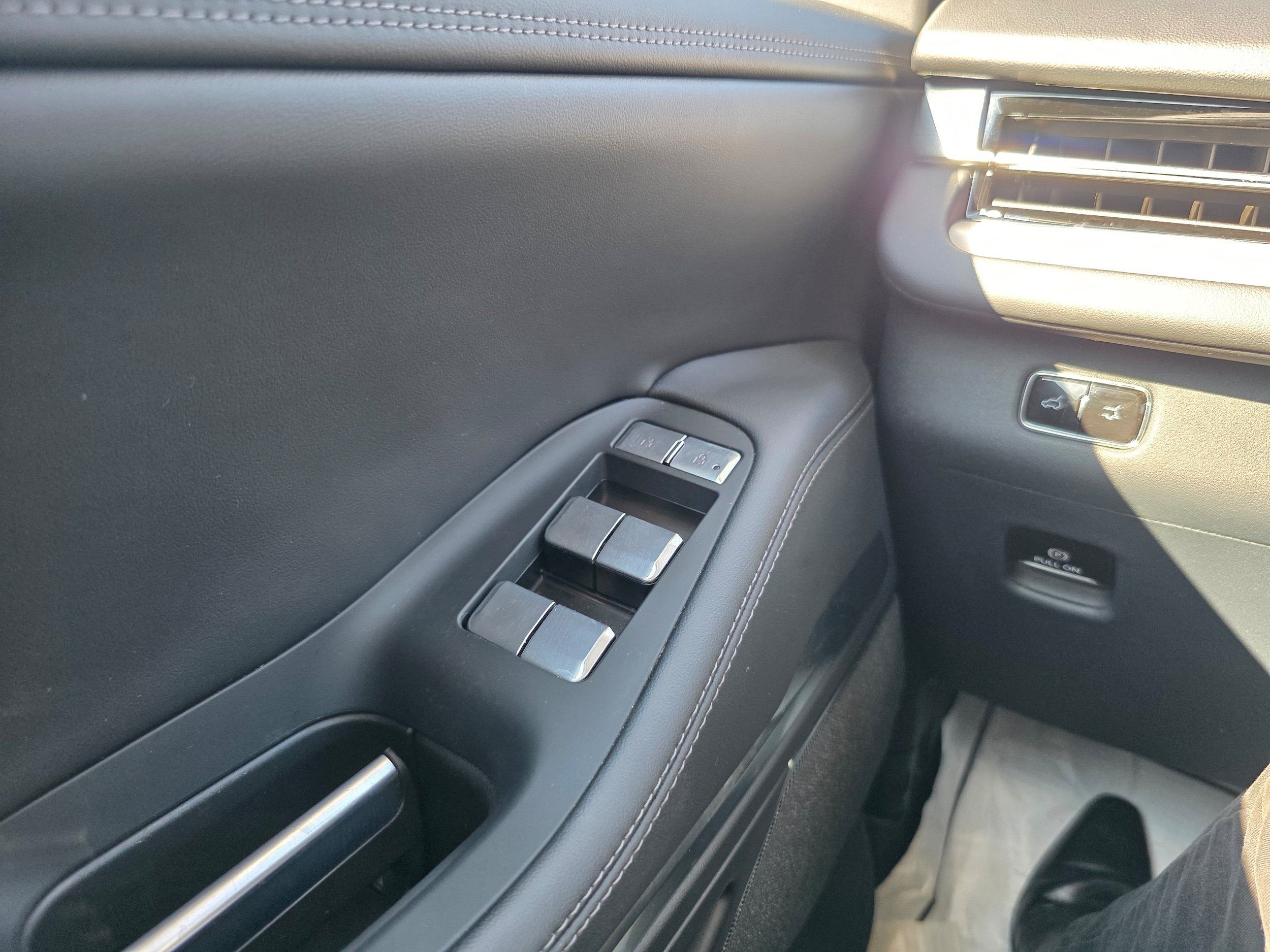 Used 2025 Lincoln Navigator L Reserve AWD/4WD image 17