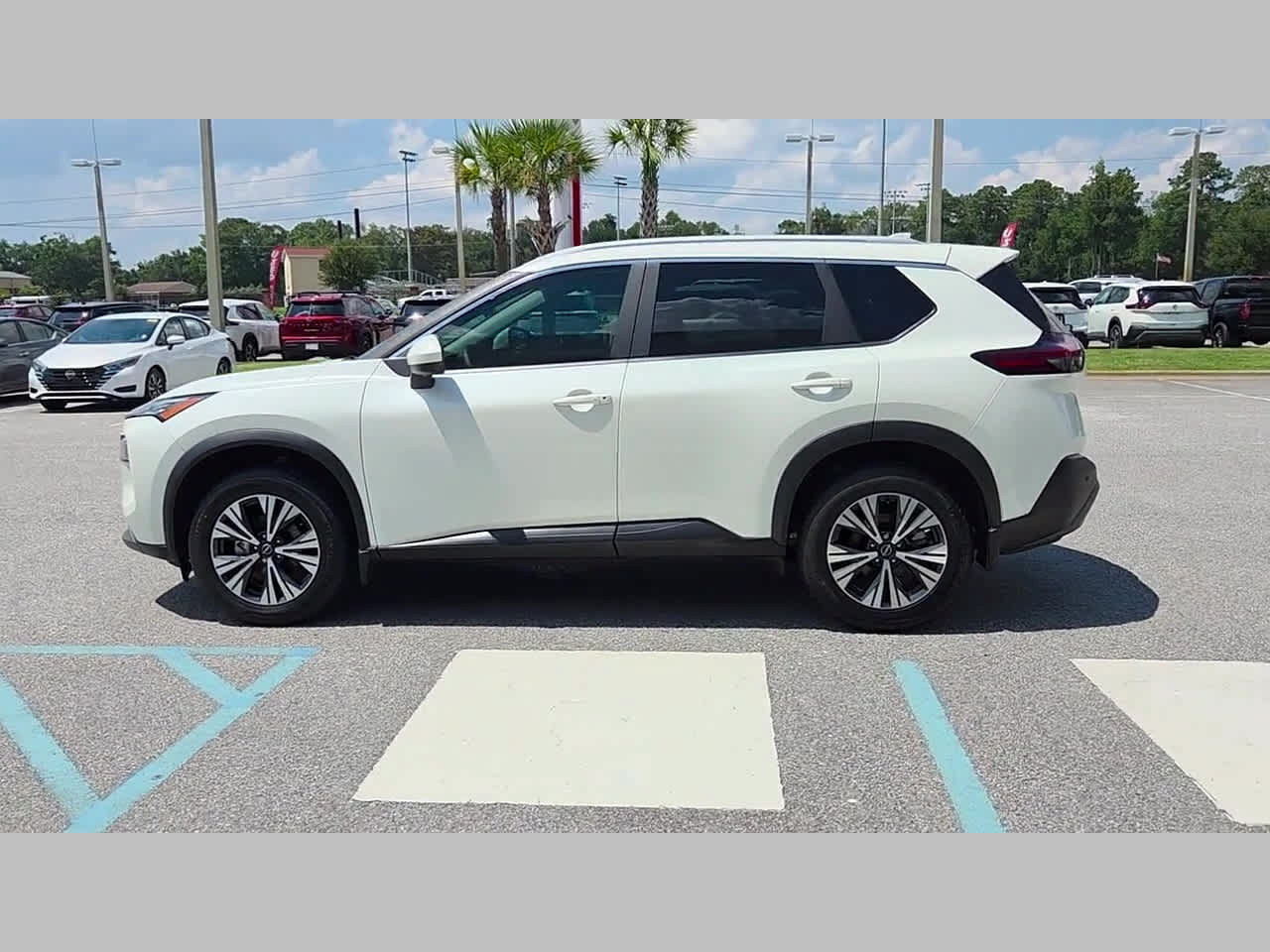 Used 2023 Nissan Rogue SV w/ SV Premium B Package FWD image 11