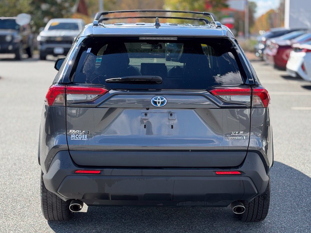 Used 2021 Toyota RAV4 XLE Premium AWD/4WD image 4
