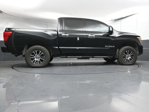 Used 2021 Nissan Titan SV w/ SV Convenience Package image 26