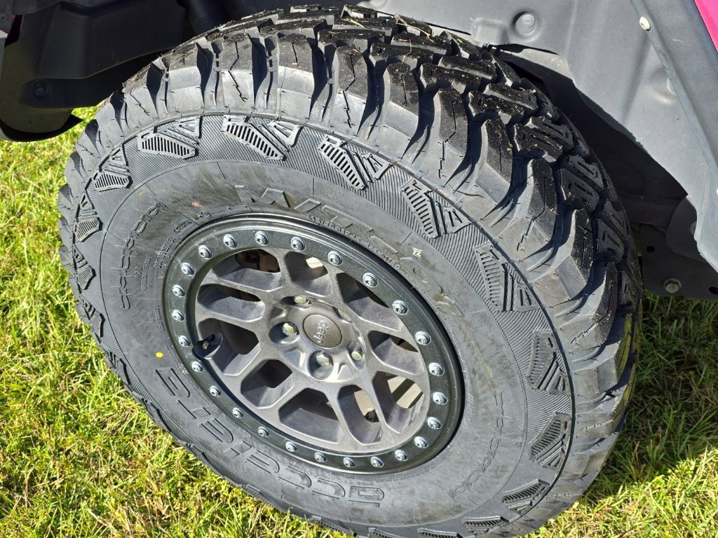 Used 2022 Jeep Wrangler Unlimited Rubicon w/ Xtreme Recon 35" Tire Package AWD/4WD image 5