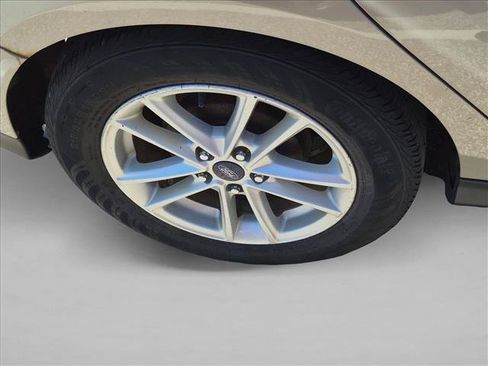 Used 2015 Ford Focus SE FWD image 9