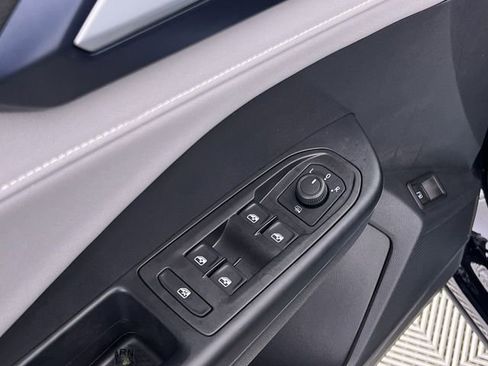 Used 2024 Volkswagen Taos SE image 13