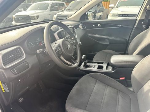 Used 2016 Kia Sorento LX image 14