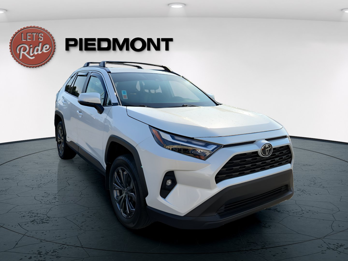 Used 2025 Toyota RAV4 XLE Premium w/ Weather Package AWD/4WD image 3