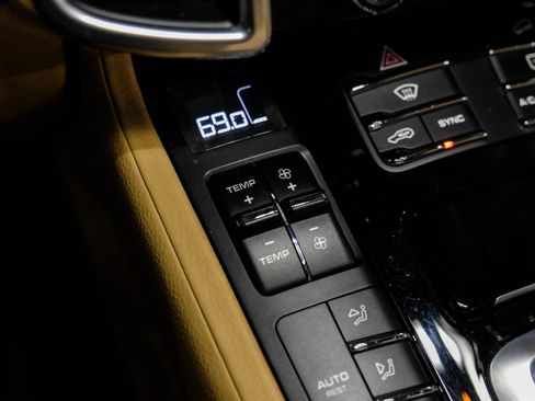 Used 2018 Porsche Cayenne S image 27