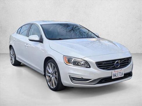 Used 2017 Volvo S60 T5 Inscription Platinum image 3