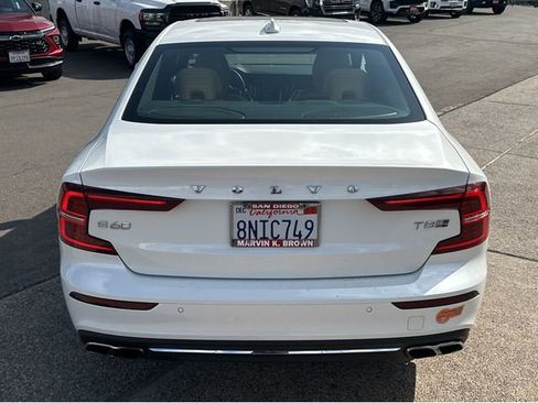 Used 2019 Volvo S60 T8 Inscription image 12