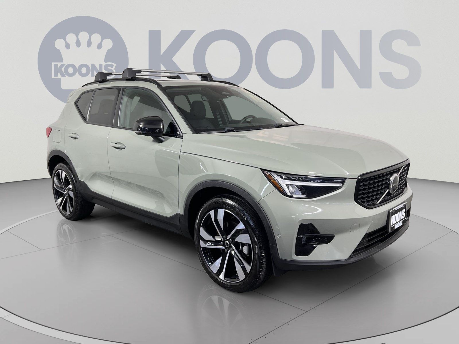 Used 2023 Volvo XC40 B4 Ultimate w/ Climate Package FWD image 2
