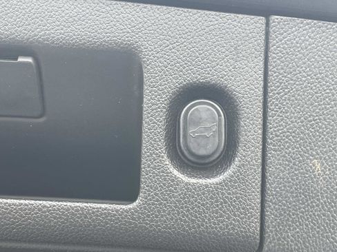 Used 2016 Cadillac Escalade Platinum AWD/4WD image 9