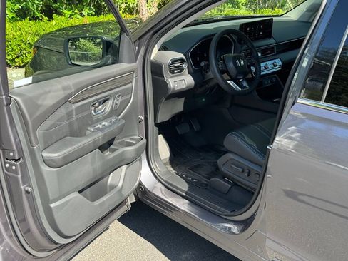 Certified 2026 Honda Pilot Touring image 6