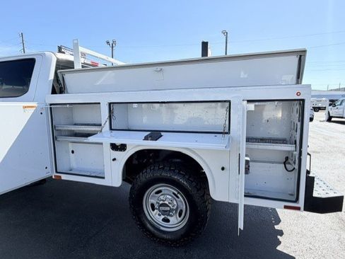 Used 2022 Ford F250 XL w/ Power Equipment Group AWD/4WD image 11