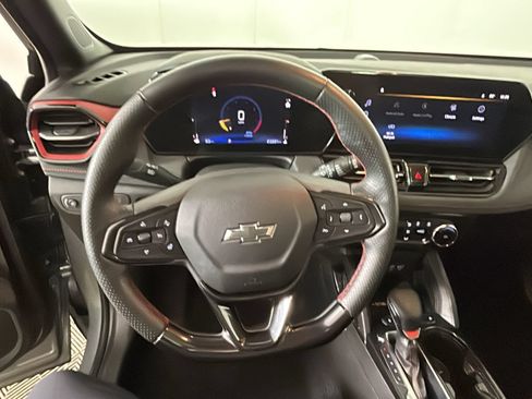 Used 2025 Chevrolet TrailBlazer RS w/ Convenience Package FWD image 17