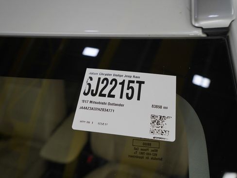 Used 2017 Mitsubishi Outlander SEL AWD/4WD image 31