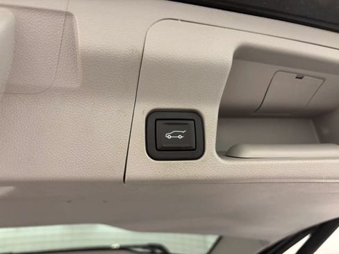 Used 2022 GMC Acadia SLT w/ Preferred Package FWD image 37