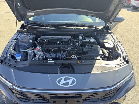 Used 2024 Hyundai Elantra SEL FWD image 11