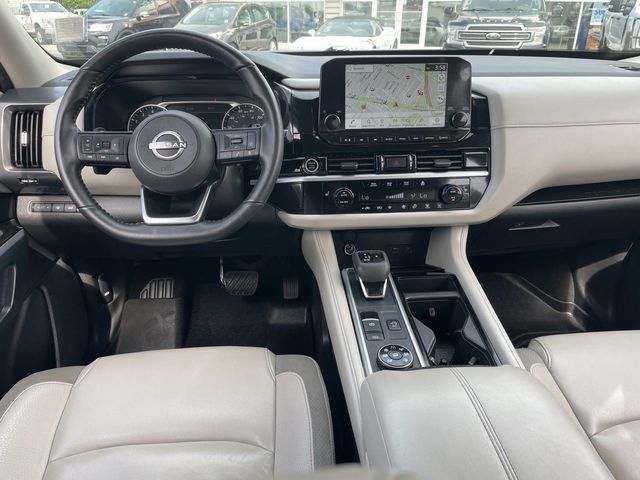 Used 2024 Nissan Pathfinder SL AWD/4WD image 17