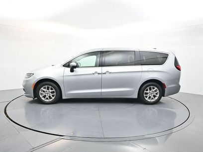 Used 2023 Chrysler Pacifica Touring-L
