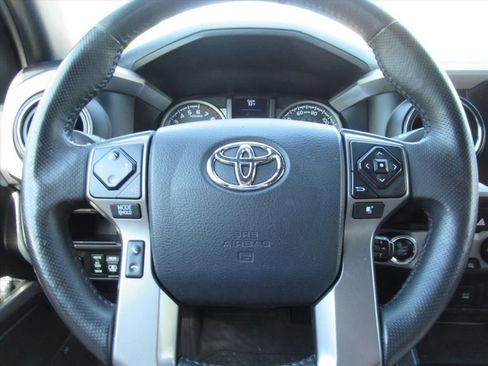 Used 2017 Toyota Tacoma Limited w/ Tow Package AWD/4WD image 21